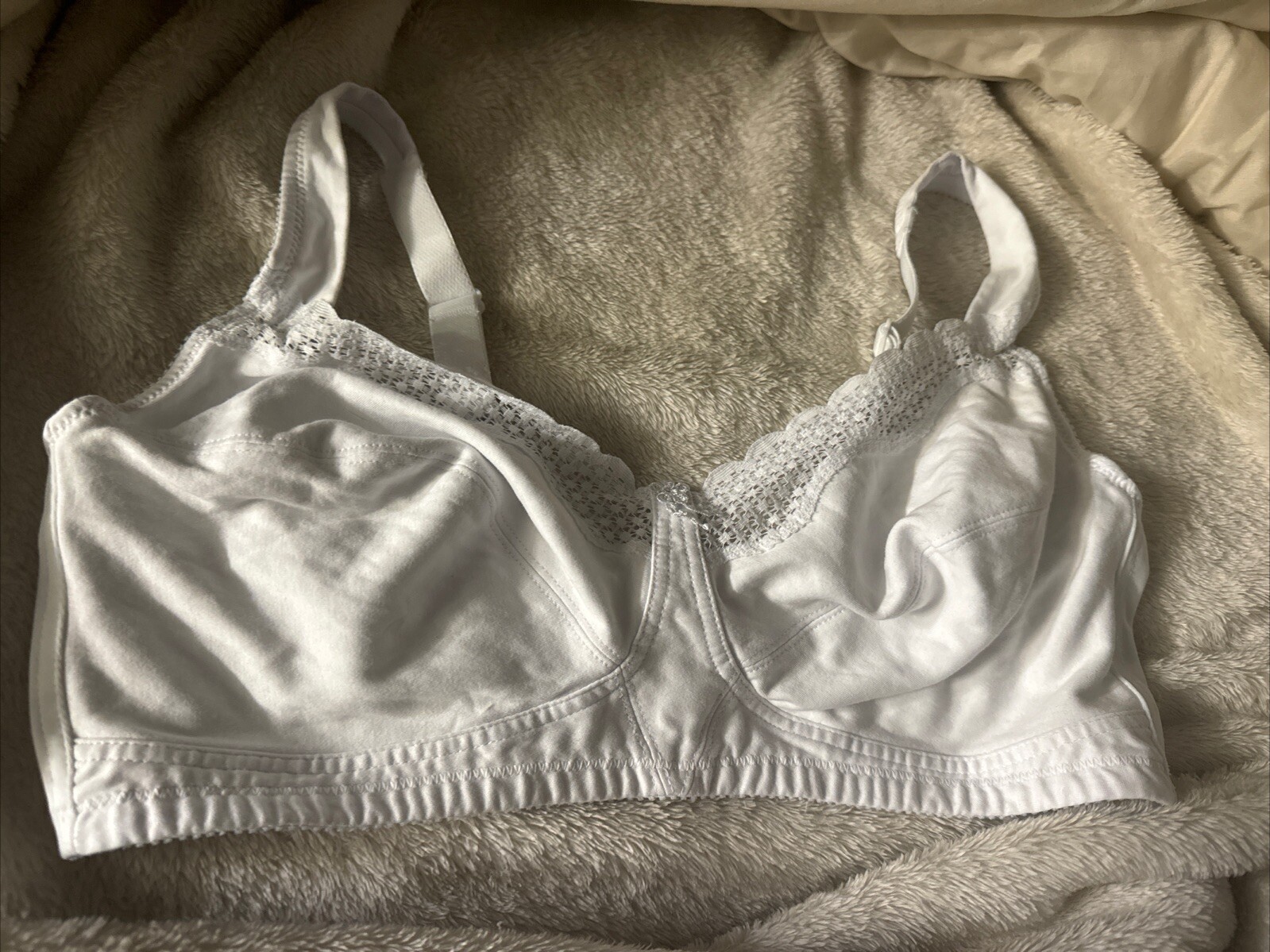 Vintage Exquisite Form Circle Bra 40DD White Lace Wireless Wire Free