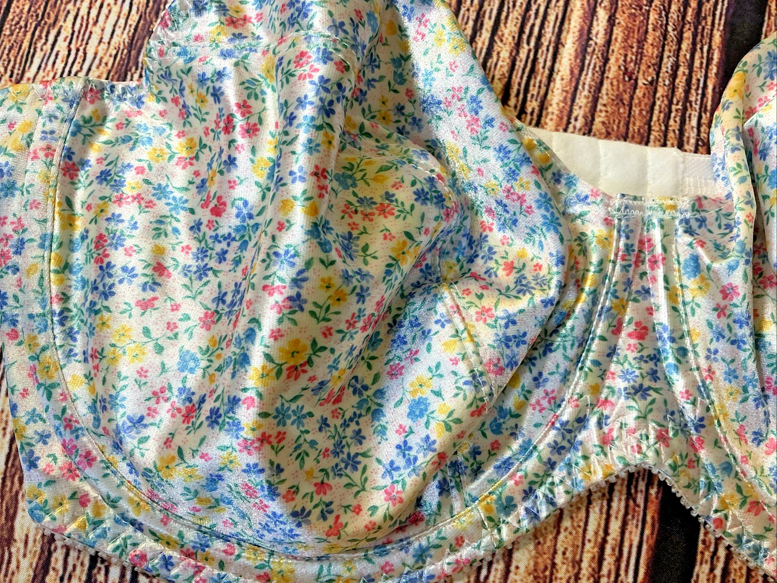 NWT Vintage Vassarette Floral Second Skin Satin Underwire Bra 42D