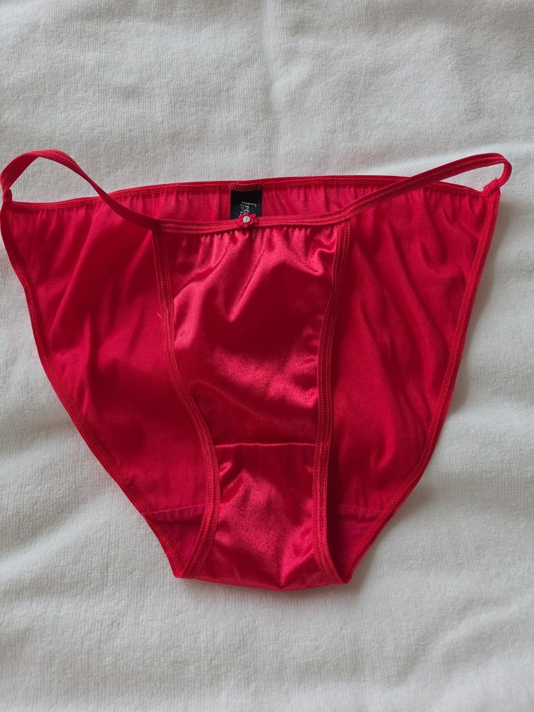 NWOT Vintage RED FREDERICK&rsquo;s of HOLLYWOOD Satin String Bikini Panties Med NYLON