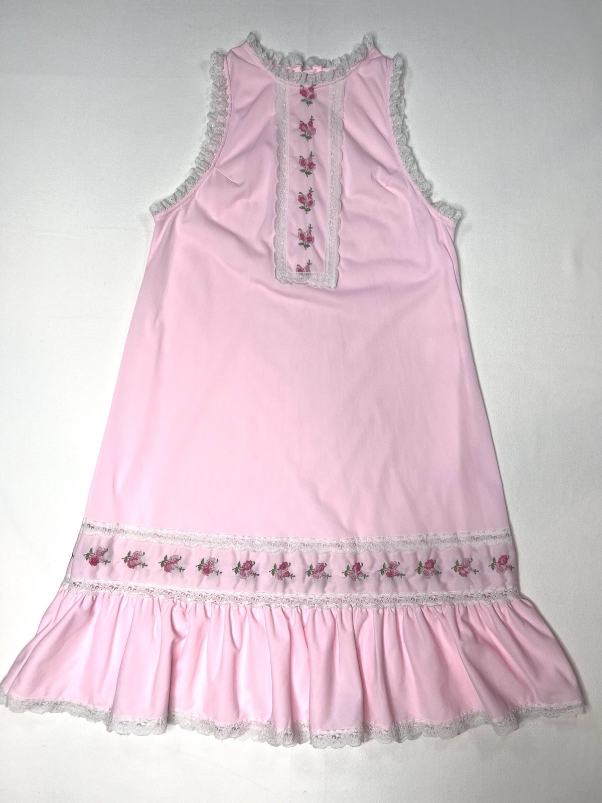 Vintage Gilead Nightgown sz Small Embroidered Floral, Lace Trim, Ruffle Hem USA