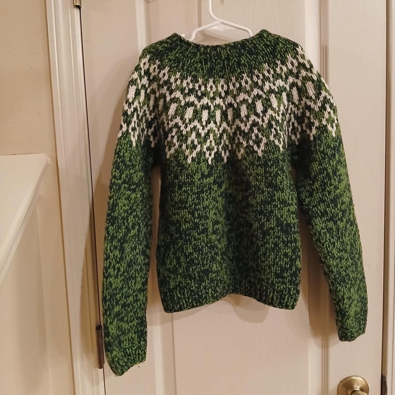 Vintage American Eagle green/white hand-knit Fair Isle 100% lambswool sweater S