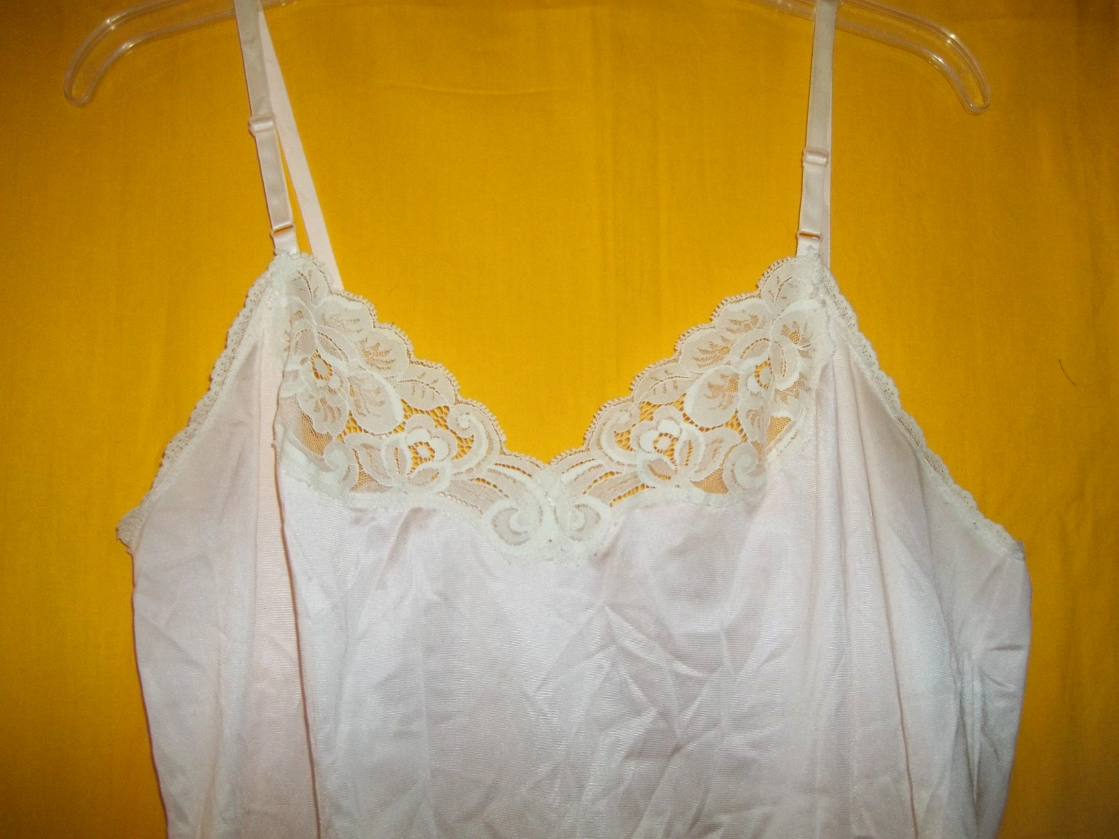 VTG Vanity Fair Pink Lace Piqant Satin Camisole Tank Top Size 38 style 17-764
