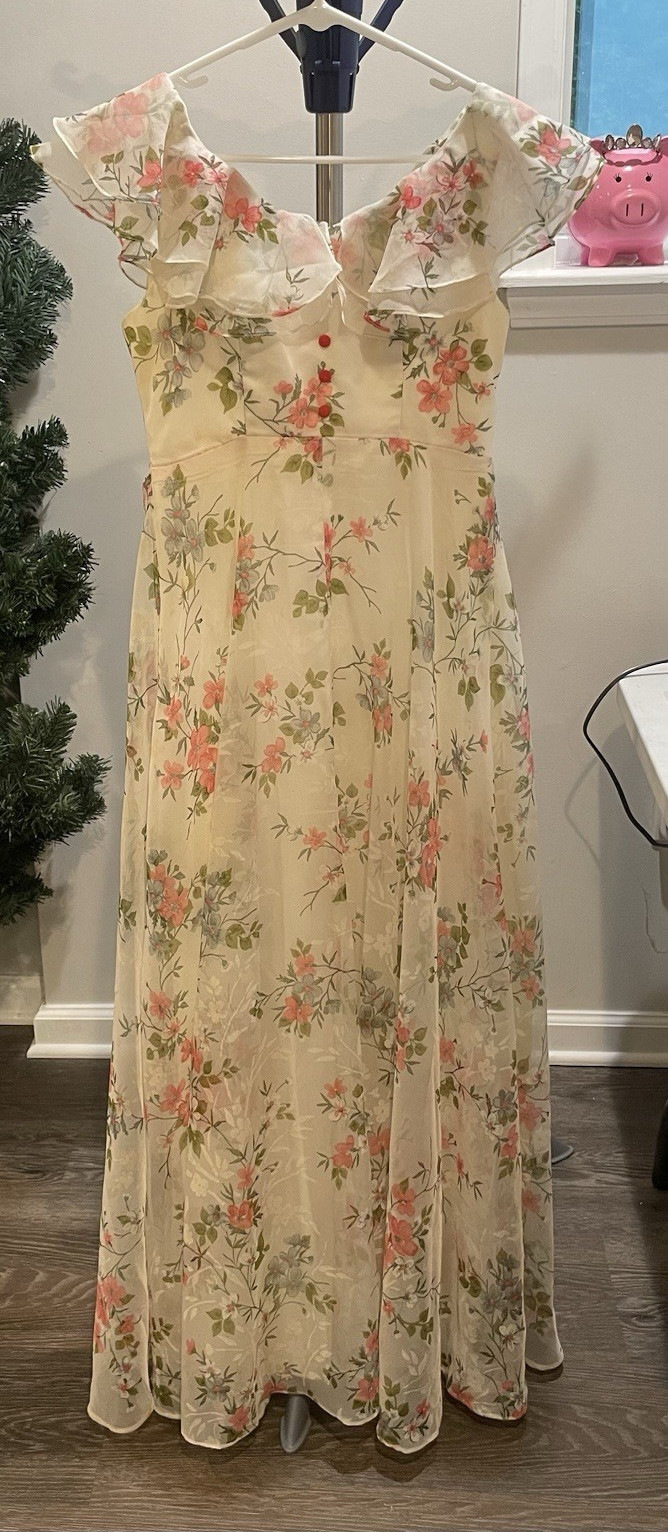 Beautiful Vintage Neiman Marcus White Floral Ball Gown With Ruffle Sleeves