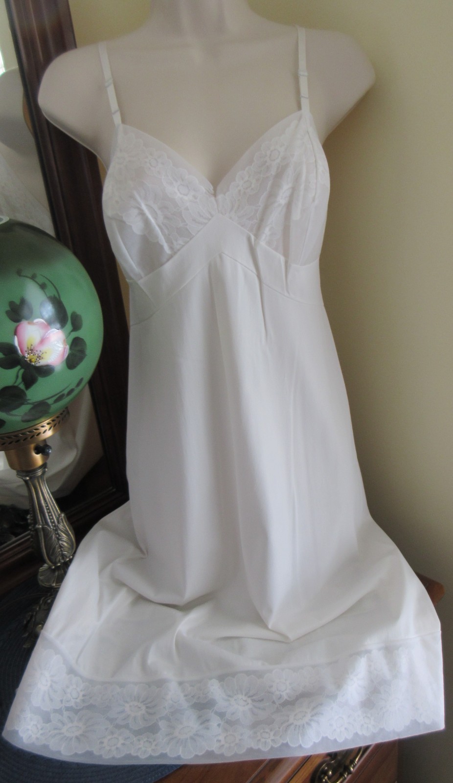 VANITY FAIR IVORY NYLON 4&Prime; CHIFFON LACE full slip nightgown size 38 bust 40&Prime; USA