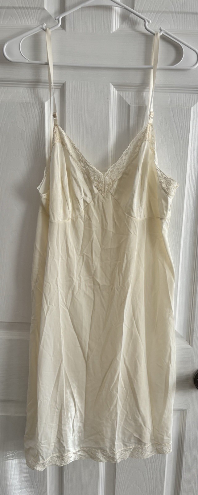 VANITY FAIR Off White Nylon Full Slip Lace Trim – Style 10-103 40 22&Prime;/46 Vintage