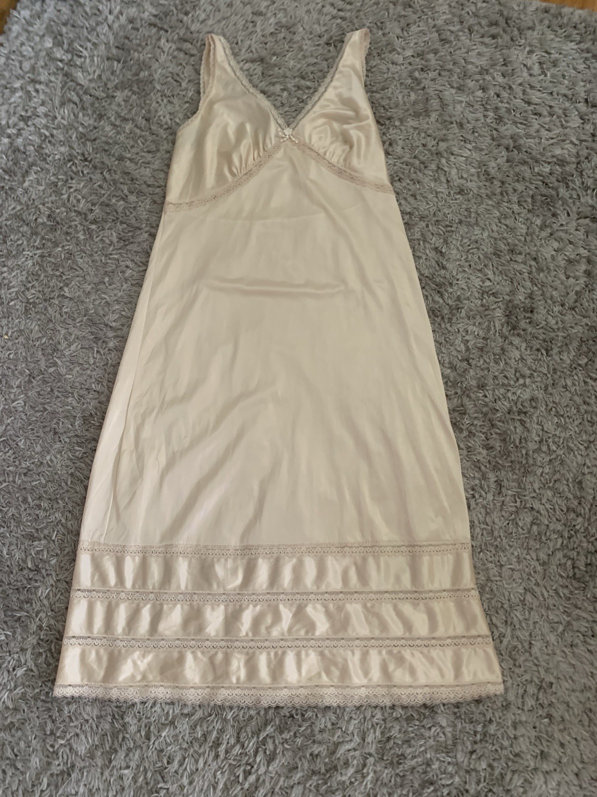 Maidenform Beige Nylon Full Slip Size 34 Euc! Pretty Lace Trim
