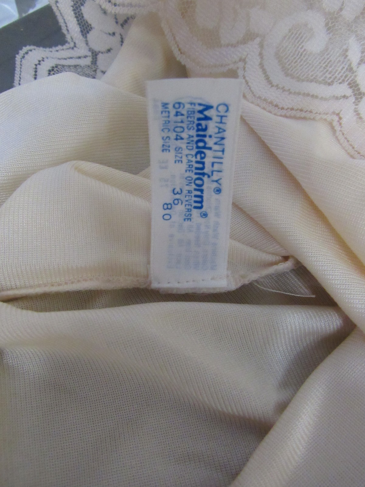 VTG Maidenform Cream Chantilly Camisole Size 36
