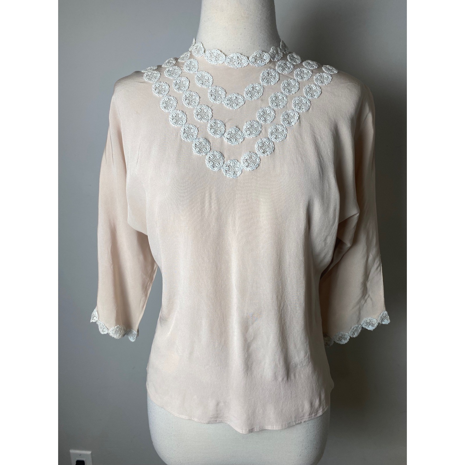 Vintage 40&rsquo;s Blush Pink Crochet Lace Trim Silk Blouse Button Back 3/4 Sleeve Top