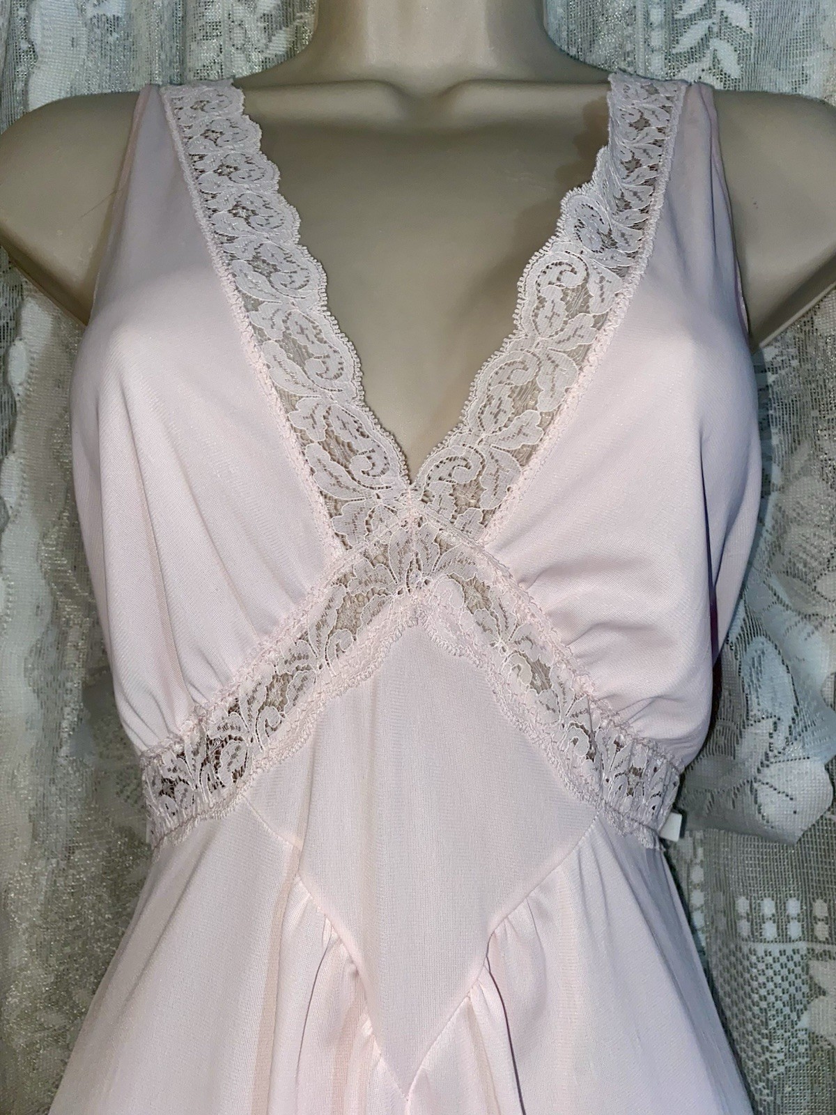 VTG Elegant M Princess Style Pink Soft Nylon Nightgown Negligee Gown Gown
