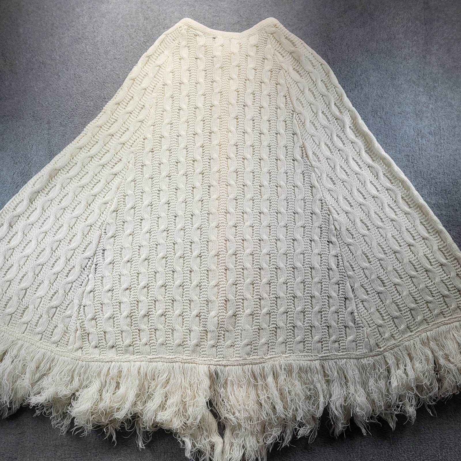 VTG Montgomery Ward White Cable Knit Poncho Button Shawl Fringe No Size Tag