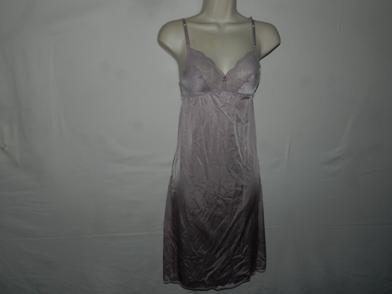 Vanity Fair Nightgown Slip size 32 lavender lace trimmed glam look