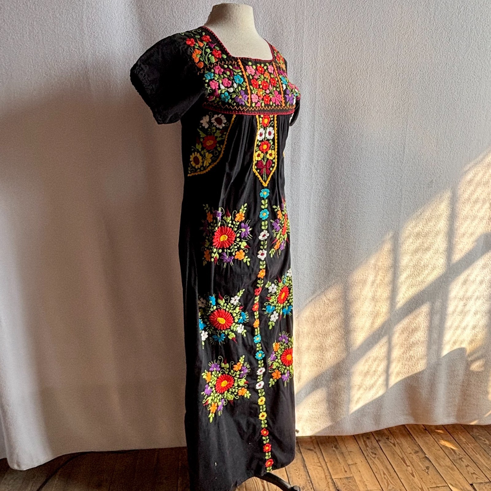 Vtg Black Cotton Colorful Floral Embroidered Mexican Oaxacan Maxi Dress Small
