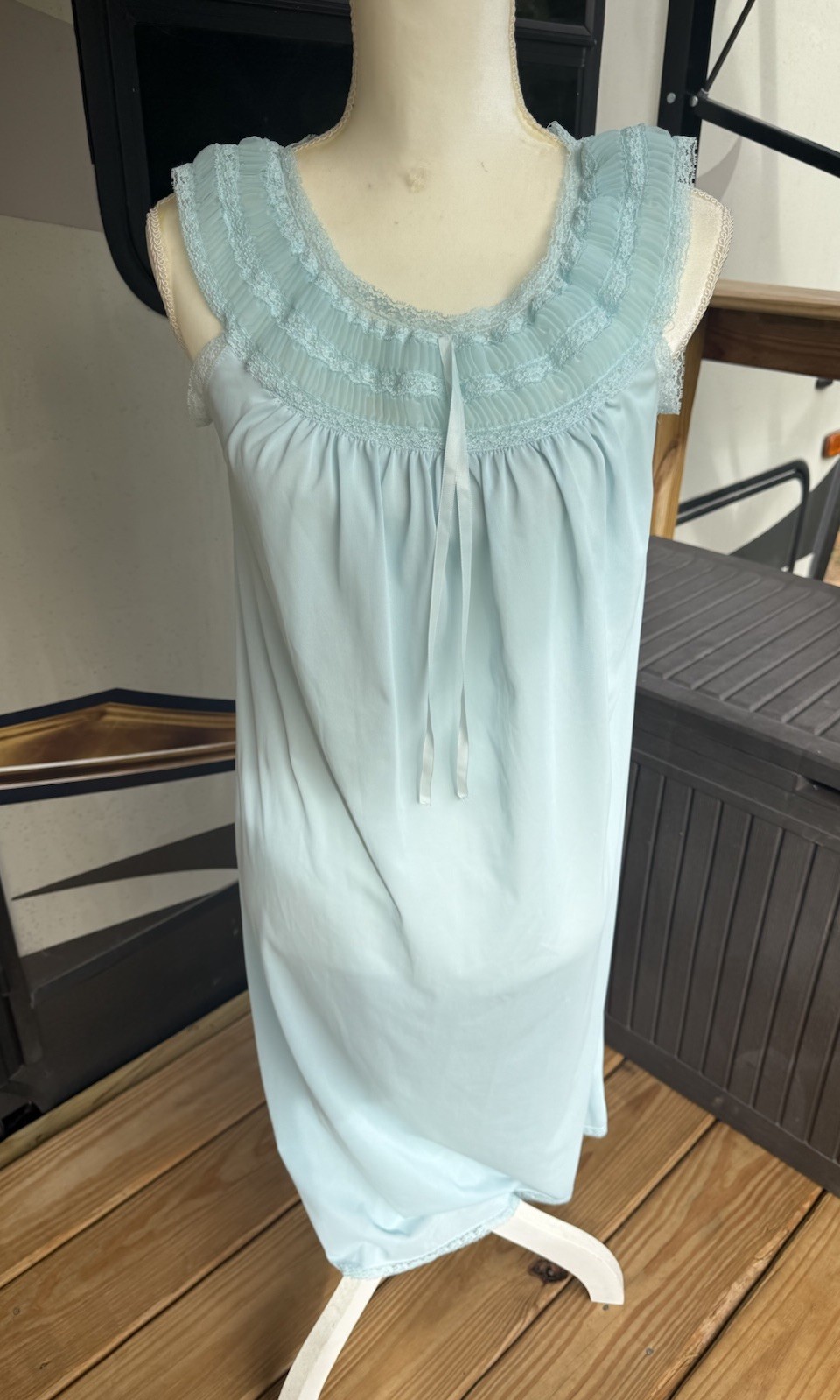 Vintage Nightgown SIZE SMALL blue nylon long gown PINEHURST lace 70s 80s cottage