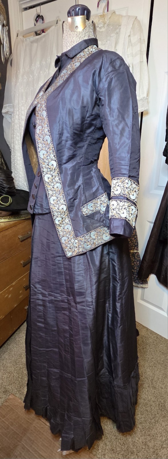Lavender 1860s Victorian Silk/Taffeta w/ Brocade Trim Afternoon Dress