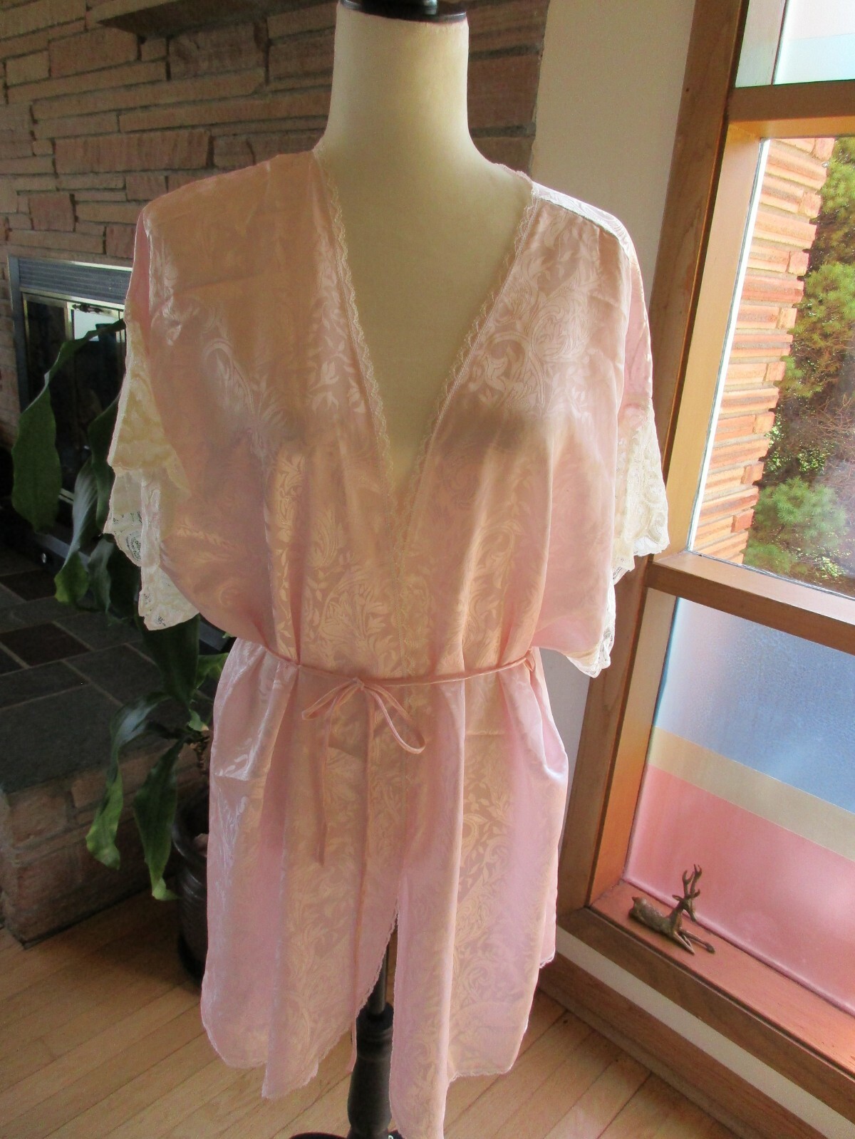 Vintage Lucie Ann II Pink Paisley Robe Lace Polyester M Hollywood Glam