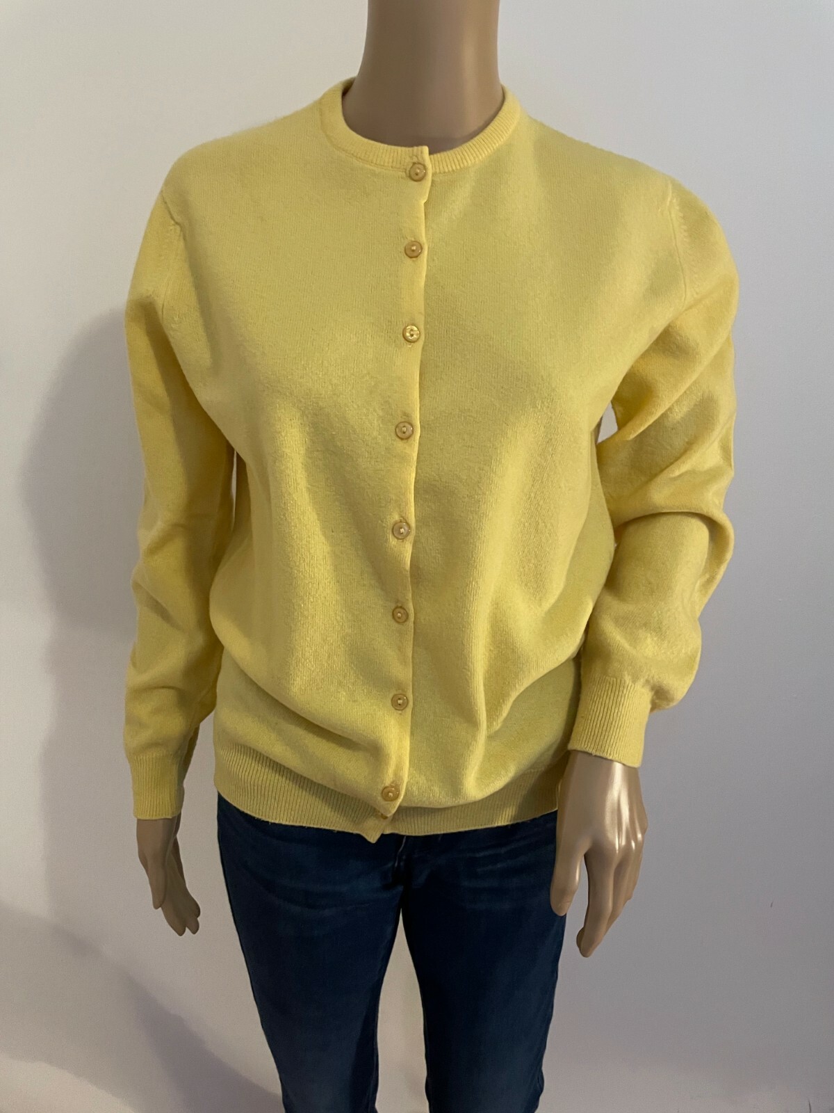 Vintage PRINGLE 100% lambswool crewneck cardigan
