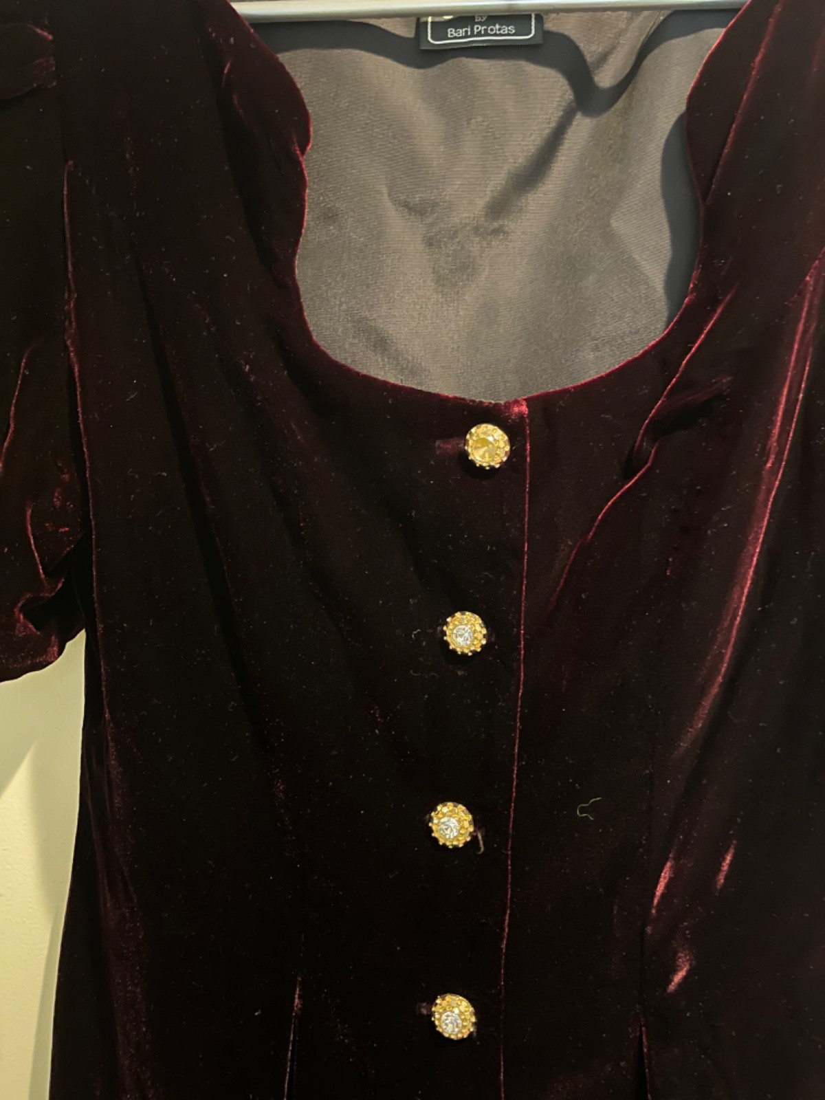 READ CACHET BARI PROTAS Burgundy Velvet Rhinestone Button Cocktail Dress 7/8