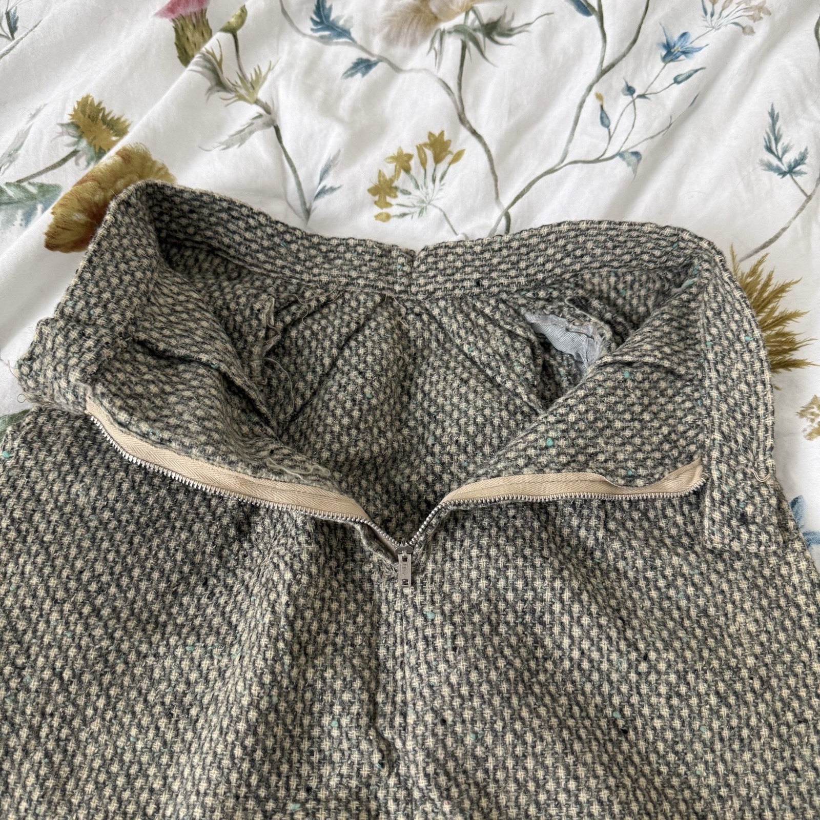Vintage Handmade Tweed Wool Blend A-Line Skirt XS 22-23 Waist GEM Zip 60s 70s