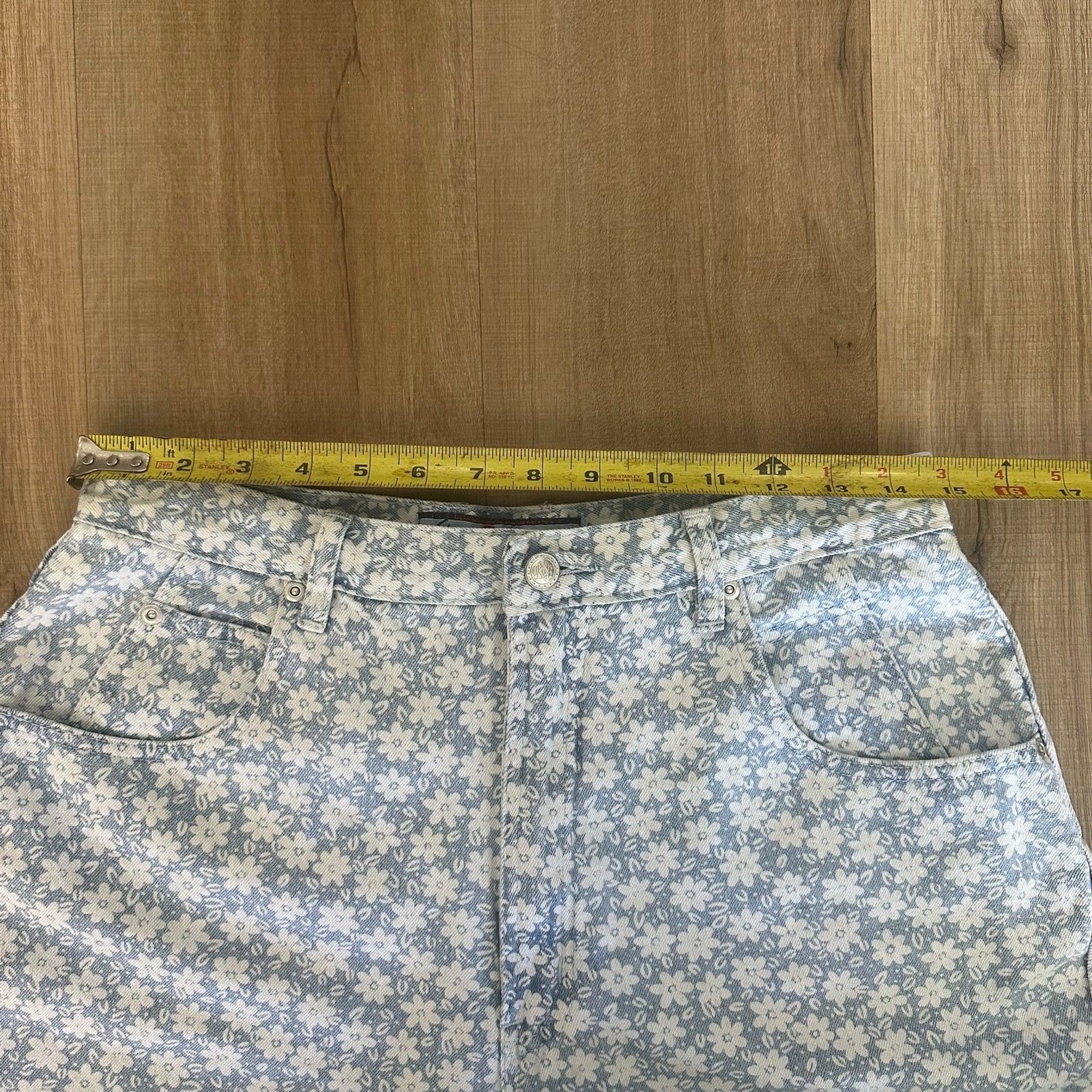 Vintage Gloria Vanderbilt Extra High Waist Floral Denim Shorts 14