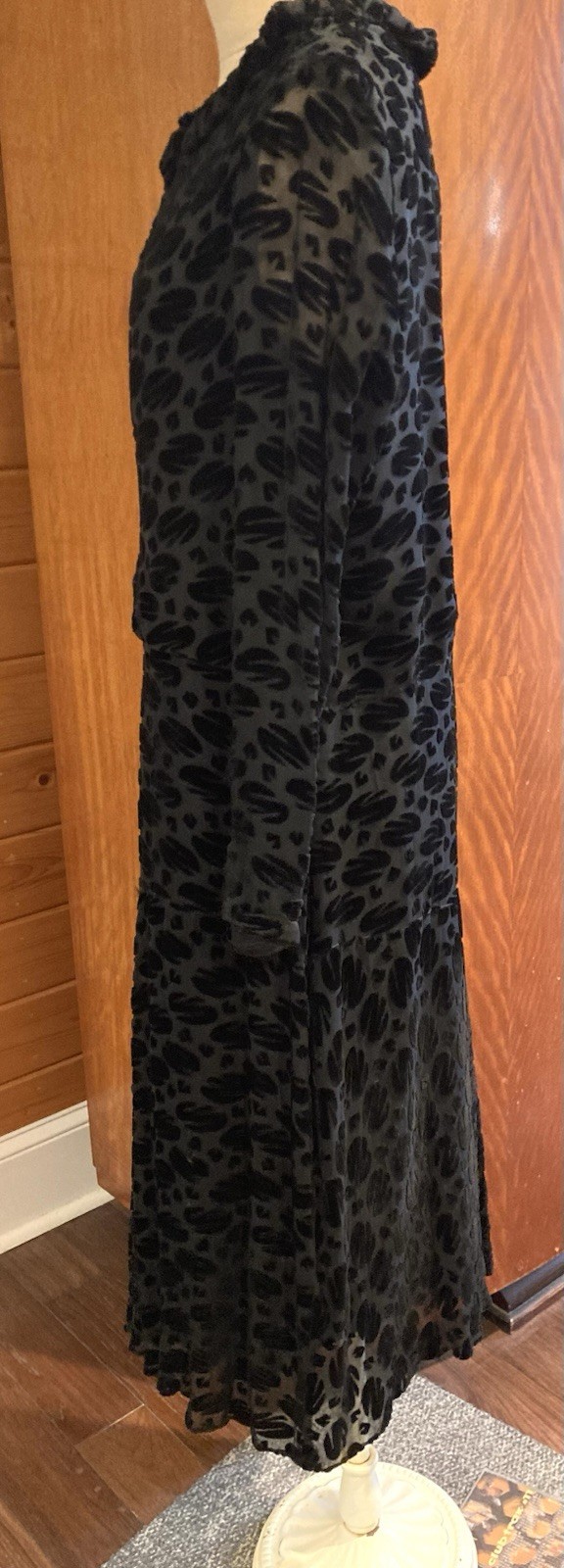Vintage 1920s black velvet burn out french cut velvet flapper dress lined B 37