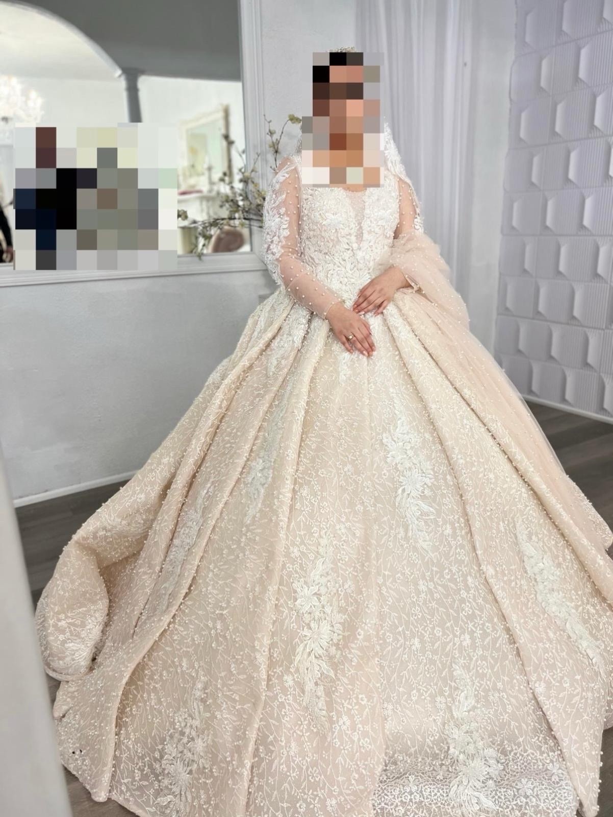 wedding dress size 6 pre owned