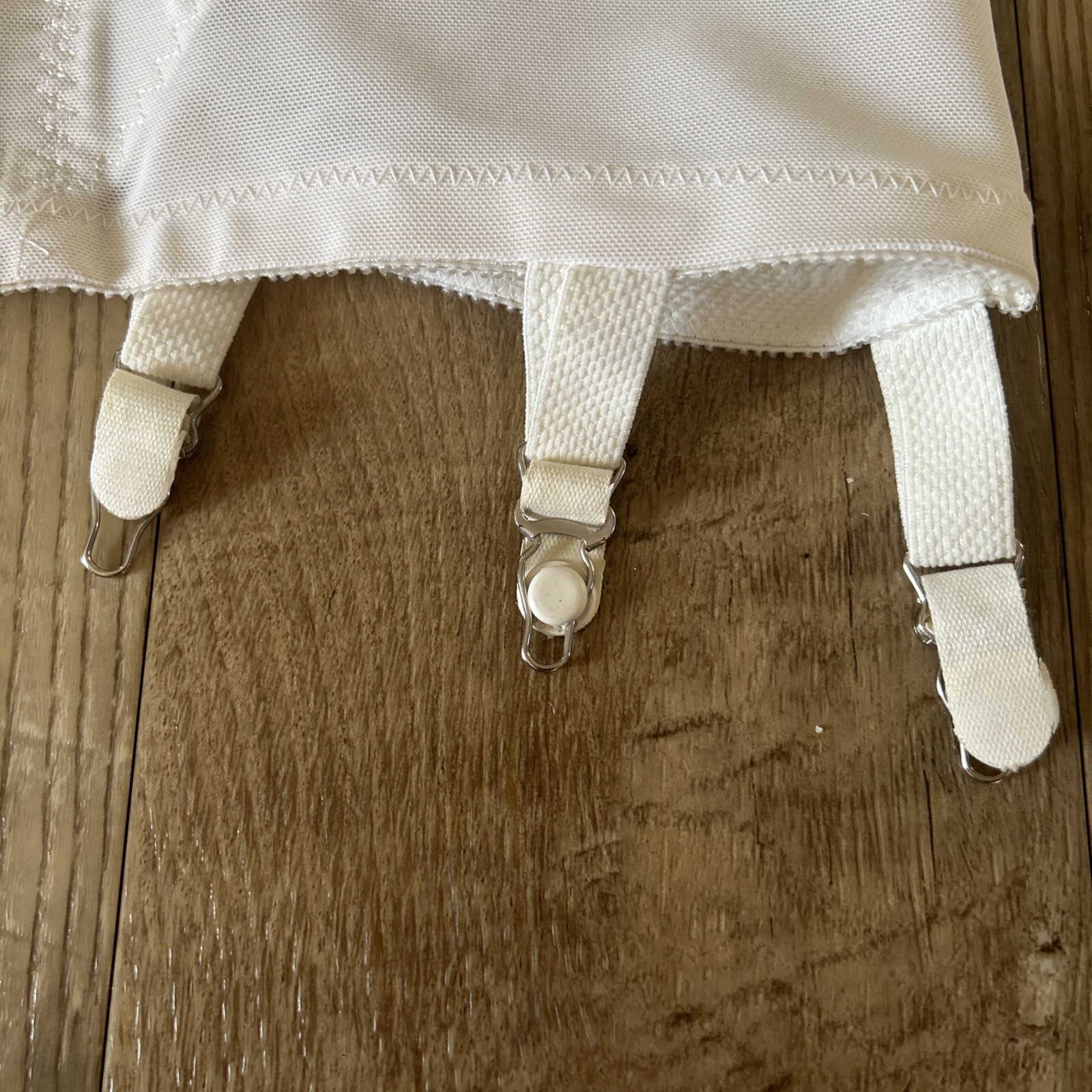 Vintage Underscore Girdle With 6 Garter Straps Size Med Nylon & Spandex…Flaw