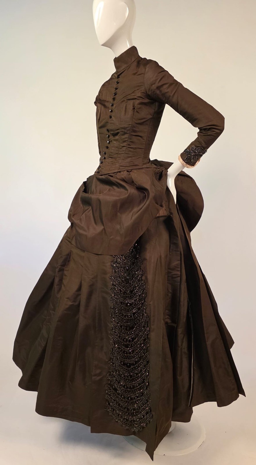 VICTORIAN 1880’S 3 PC BROWN SILK BUSTLE DRESS W BEADED TRIM + FULL VOLUME SKIRT