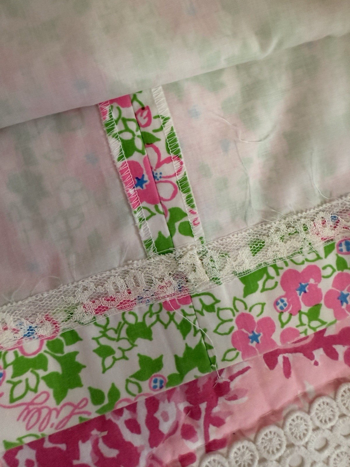 Vintage « The Lilly » Lilly Pulitzer White Skirt With Pink Flowers