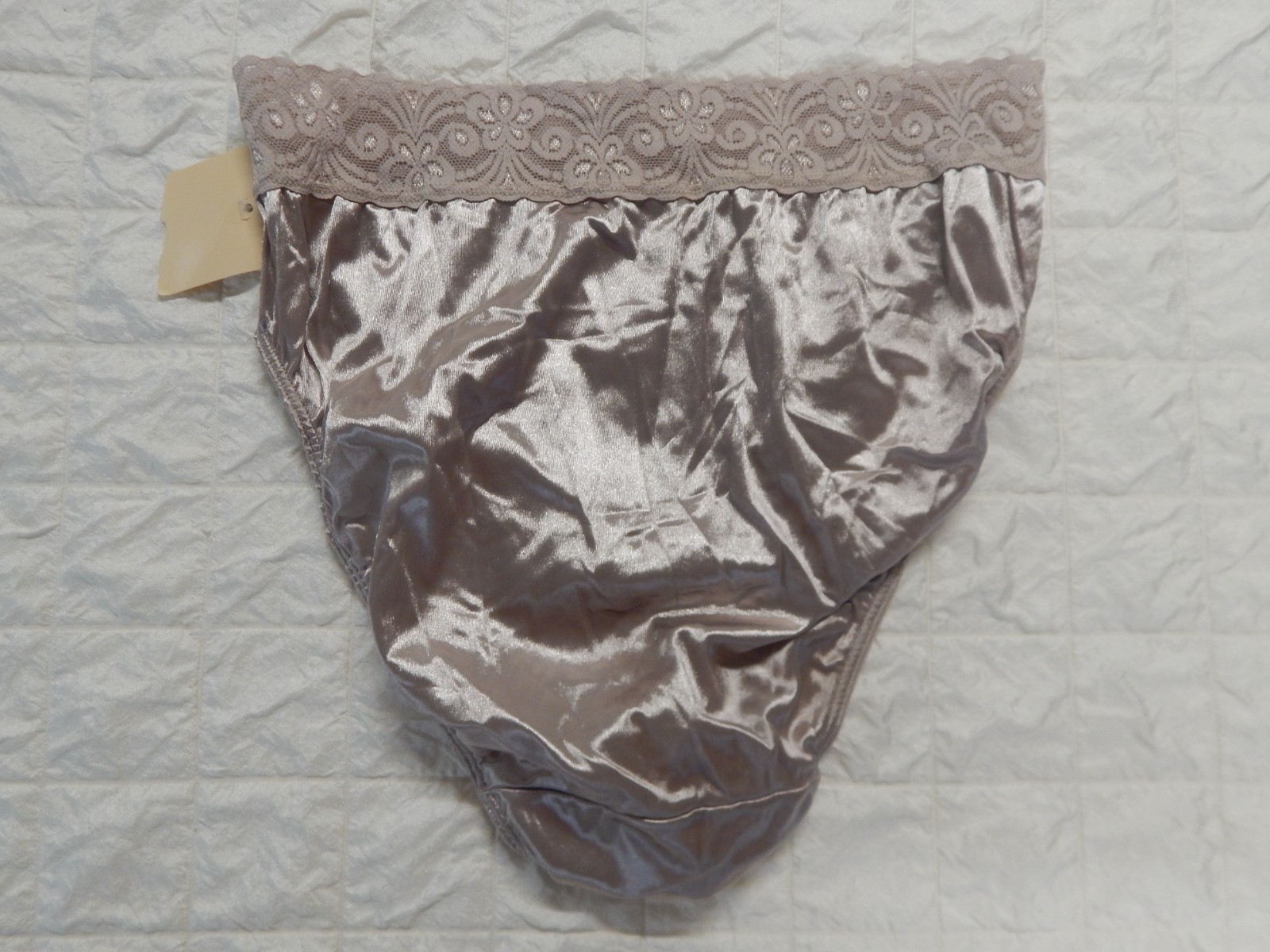NOS Vintage Bali Studio Second Skin Lace Hi-Cut/Hi-Leg Satin Panties Taupe Sz 8