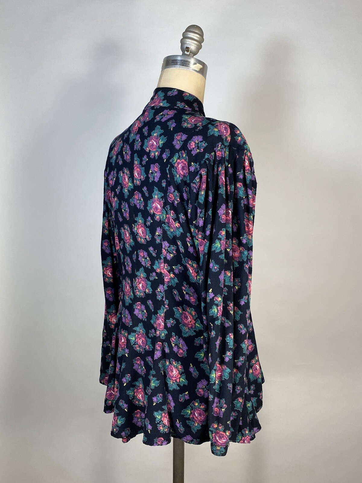 Vintage 1980s-does-VICTORIAN style floral rayon blouse with mutton sleeves PHOOL
