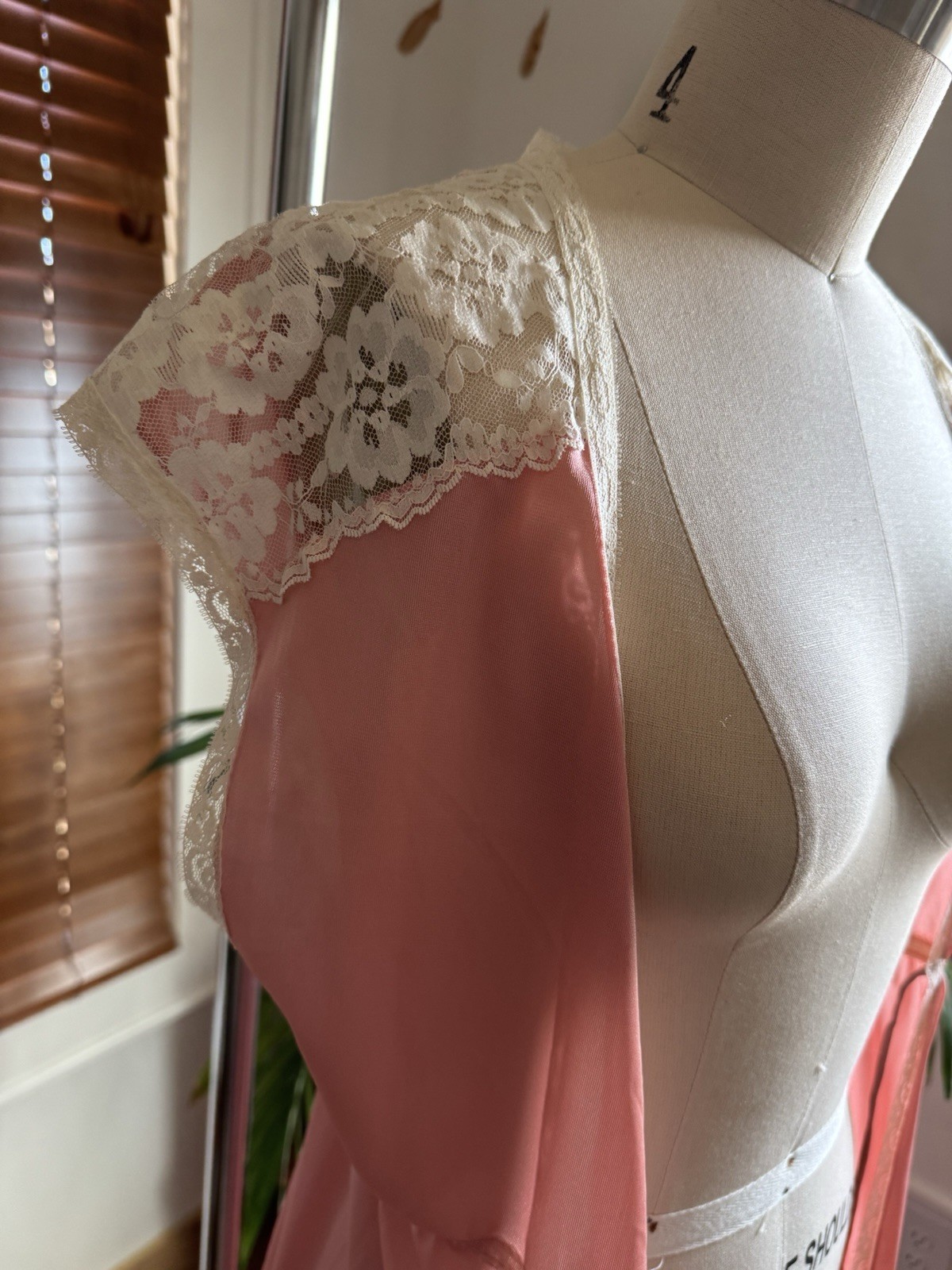 Vtg 60s 70s Lingerie Pink Old Hollywood Glamour Long Open Nightgown Accent Robe