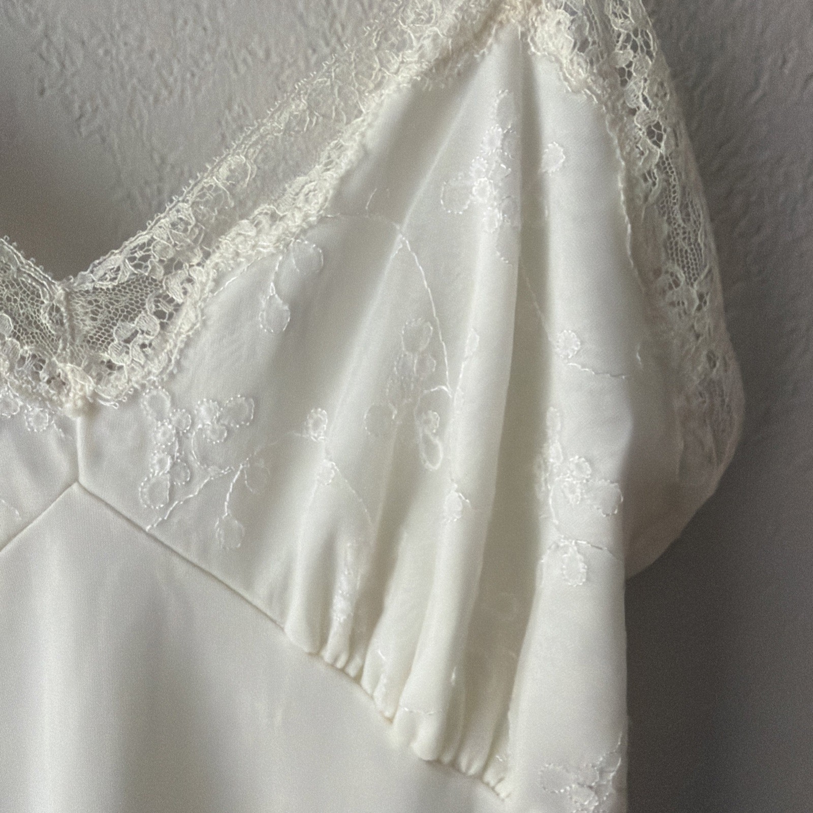 Vintage Seamprufe Full Slip White pin-up Short 33 Bust lace Cups USA bridal 50s