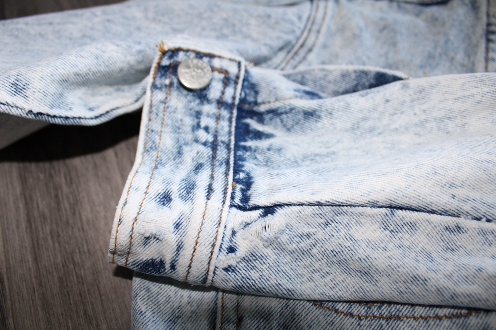 Vintage 1990s Network acid wash denim jean jacket, size medium