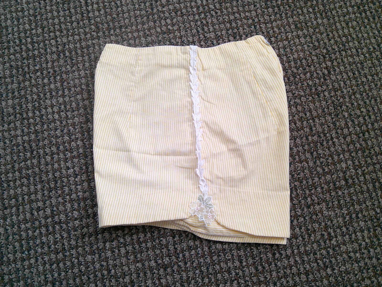Vtg 60s PIN UP Rockabilly High Rise Yellow Stripe Applique Trim SHORT Shorts XXS