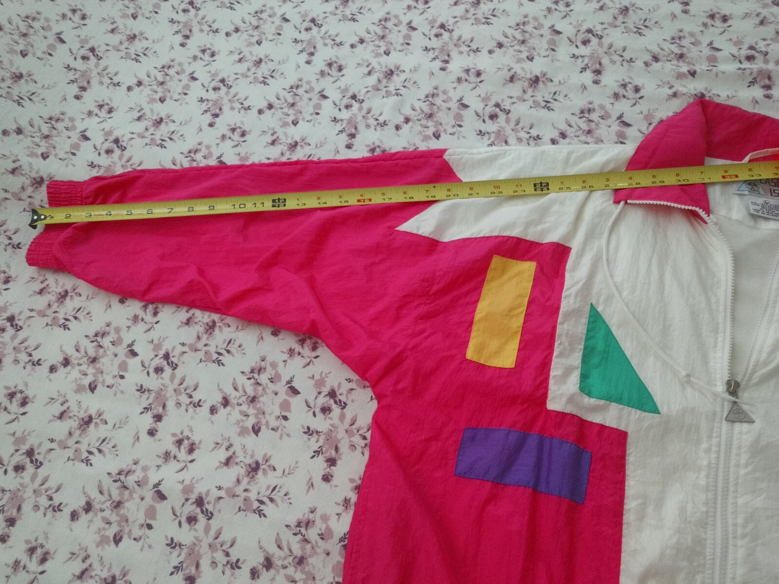 Vintage Casual Isle Nylon Lined Windbreaker Jacket and Pants Size L Suit REDUCED