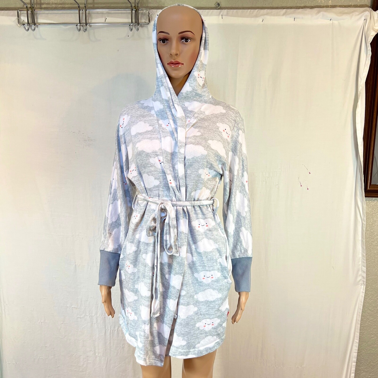 XOXO women’s Robe sz L. Gray with Smiley clouds polyester Spandex