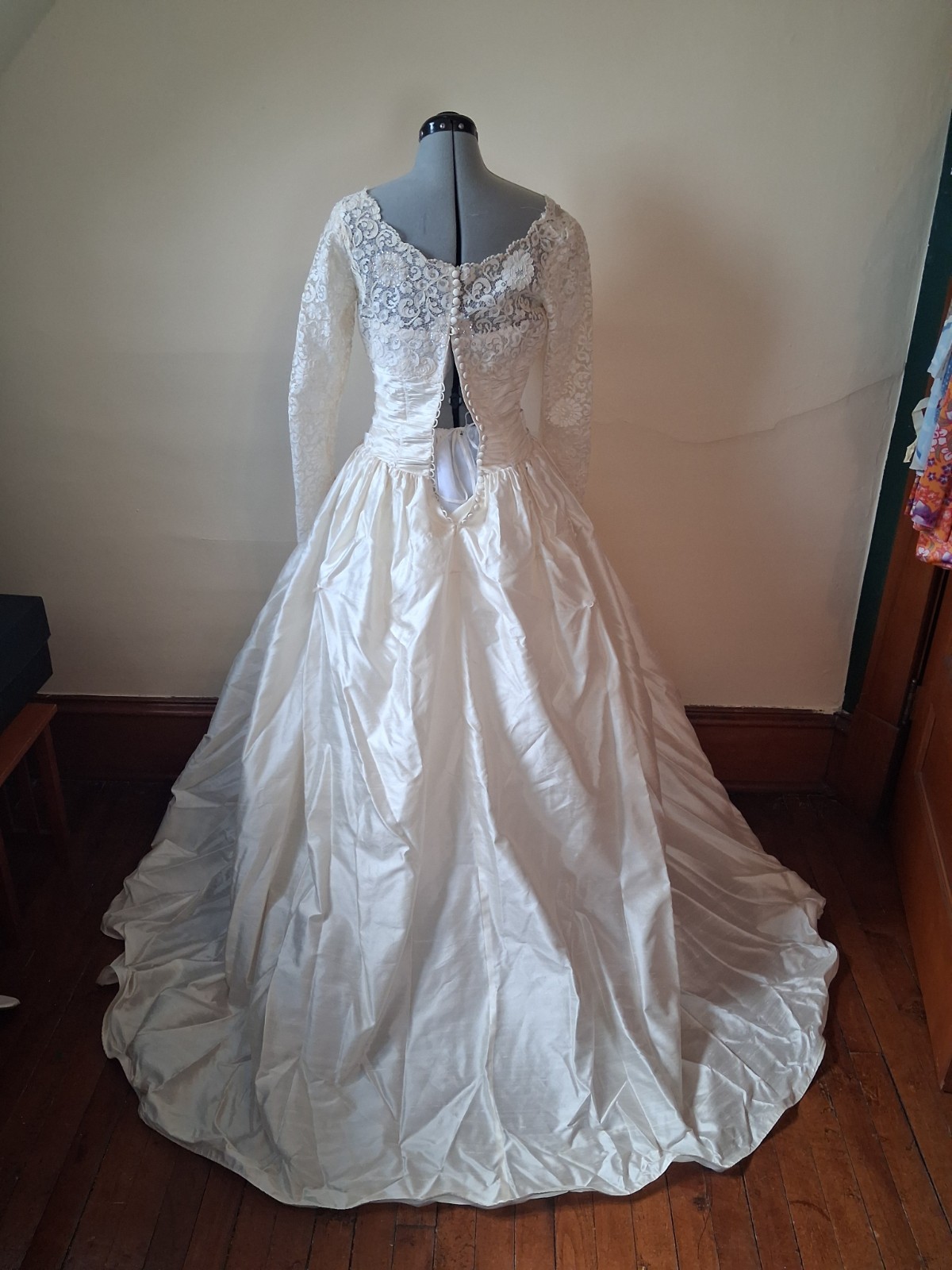 1950s Lace Wedding Dress Professionally Restored Sz S/M Gown W Accessories