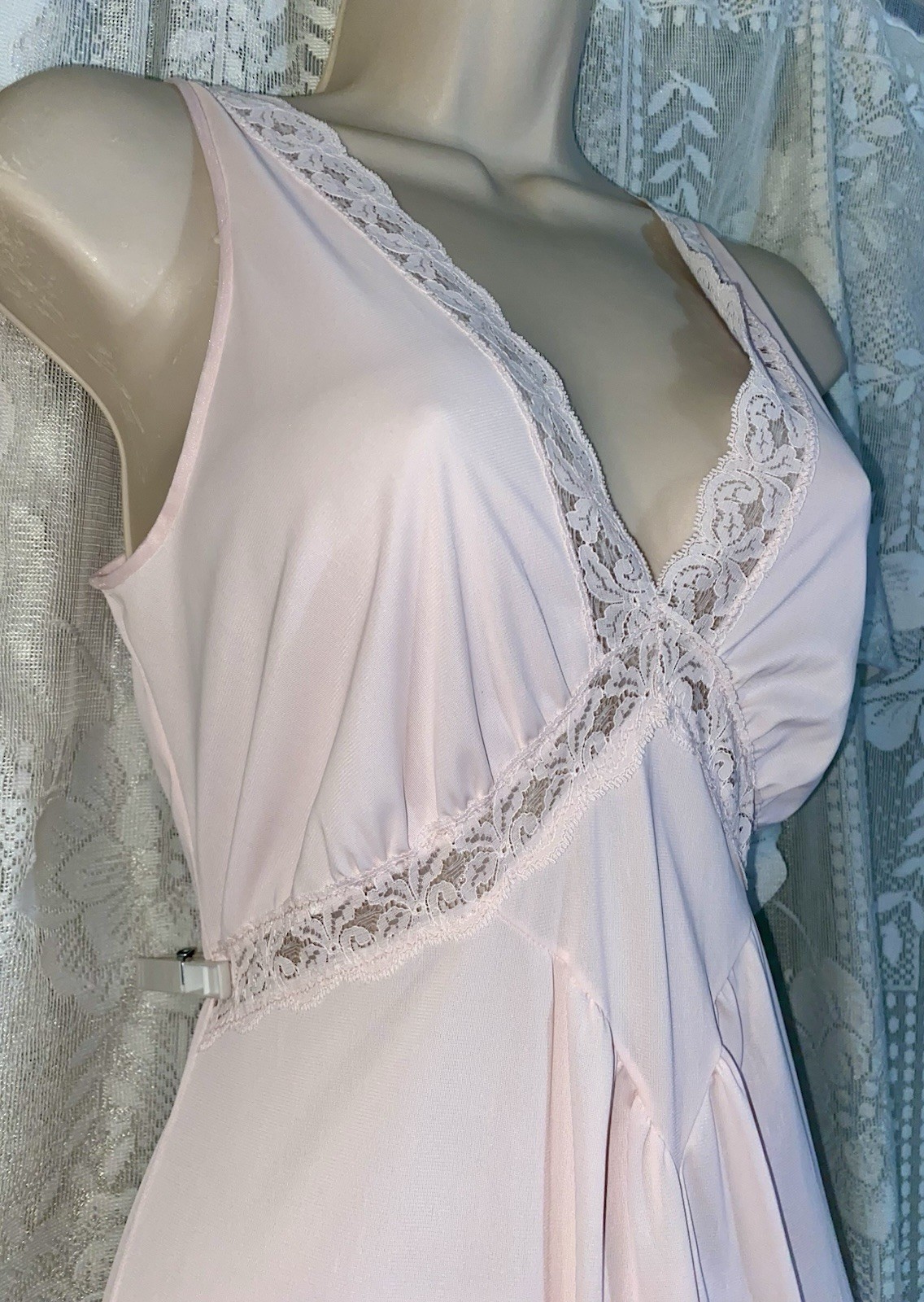 VTG Elegant M Princess Style Pink Soft Nylon Nightgown Negligee Gown Gown