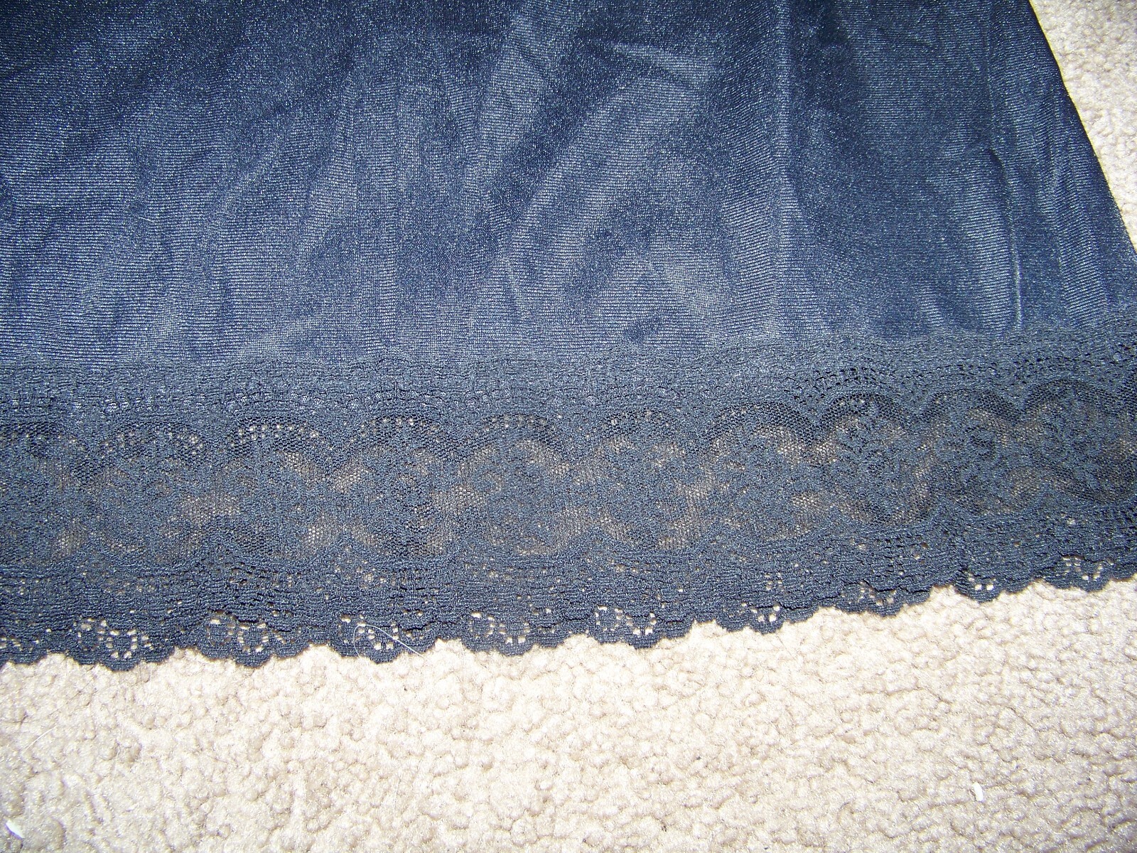 VTG BLACK HALF SLIP SZ SMALL 25&Prime; MADE IN THE USA NYLON W/LACE #721 CLEAN NICE!