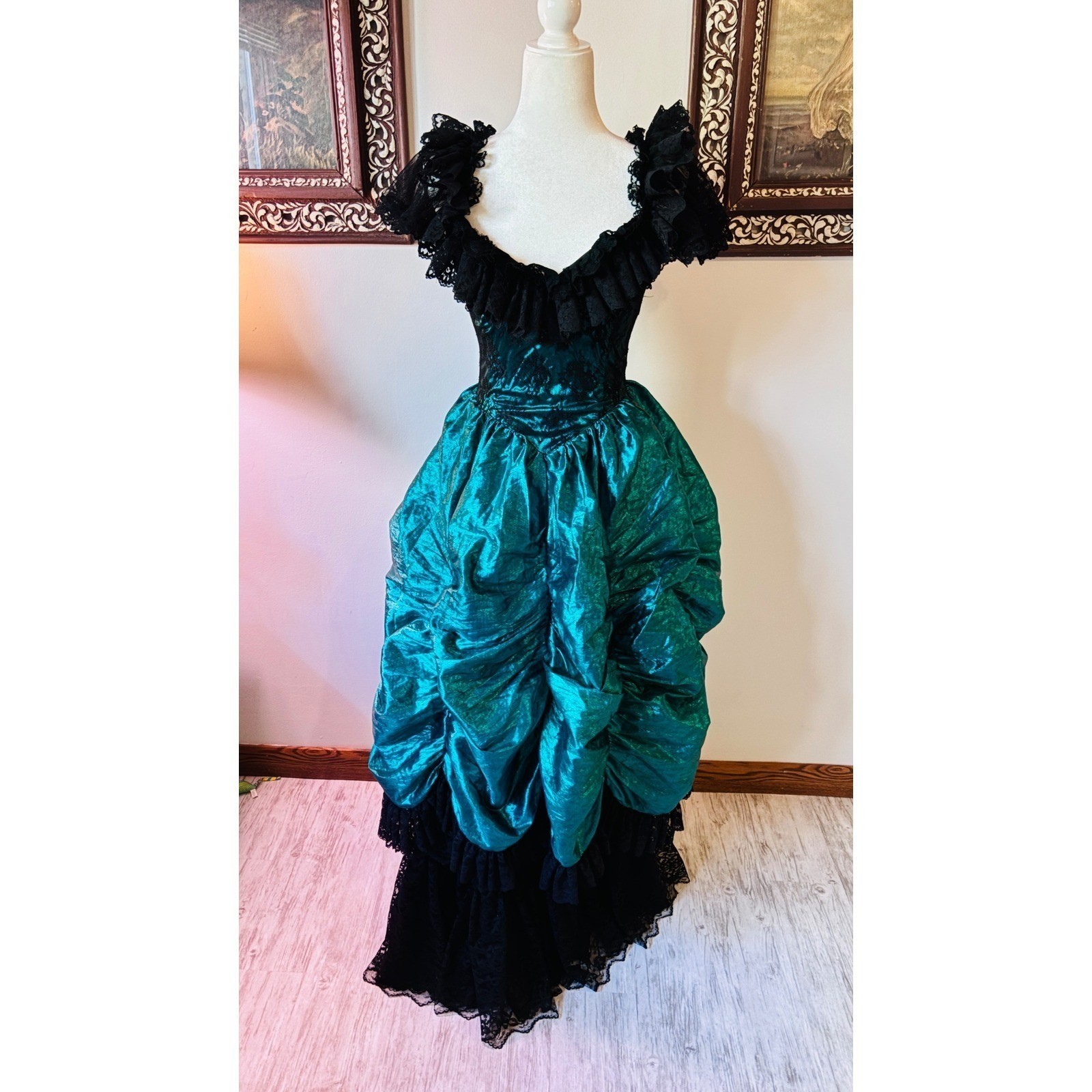 Loralie Original Vintage 80s Emerald Green Metallic Lace Ruffle Gown Dress 0