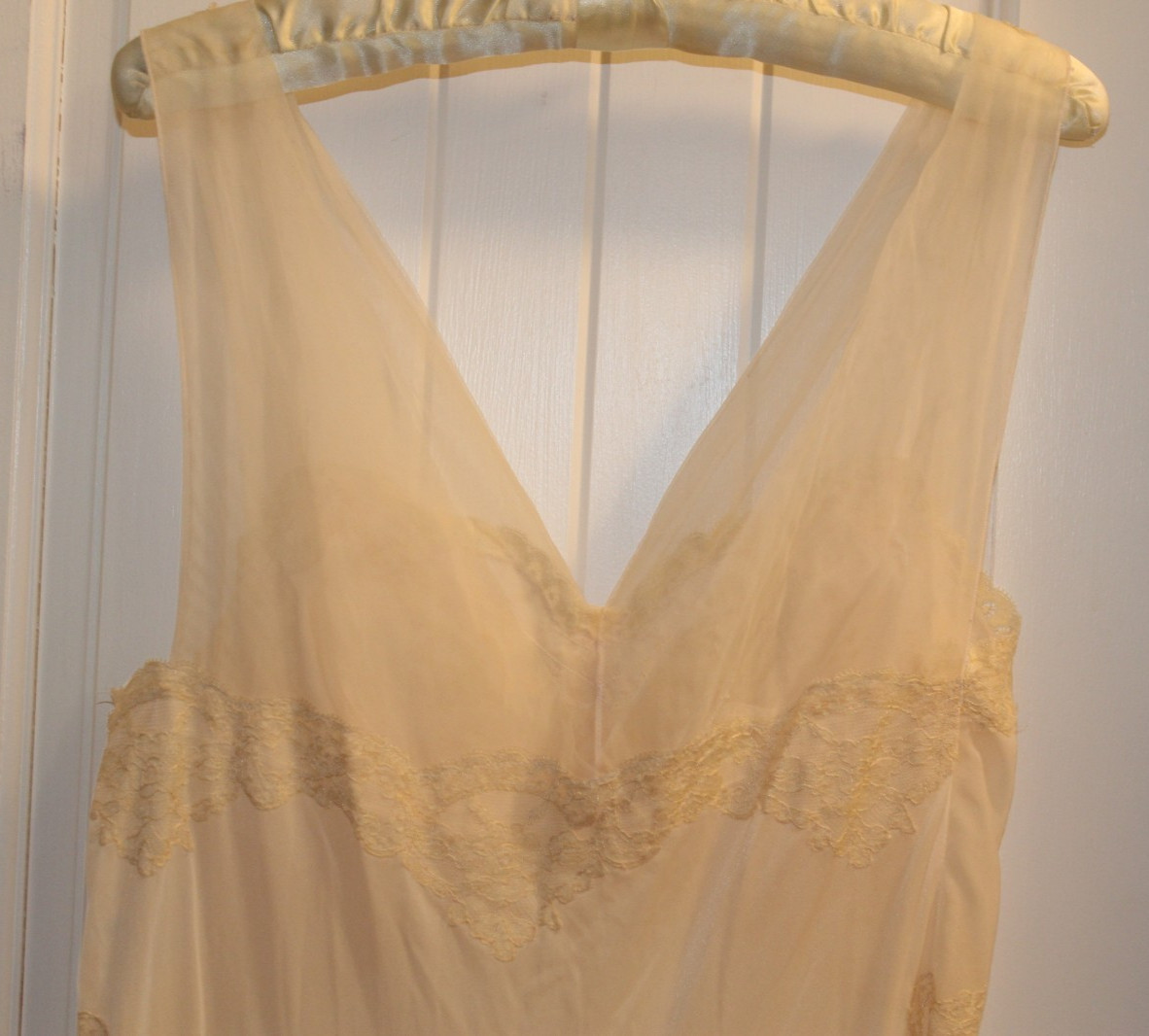 Vintage Vanity Fair Sheer Chiffon Negligee Peach Ecru Lace Sz 38 Long Nightgown