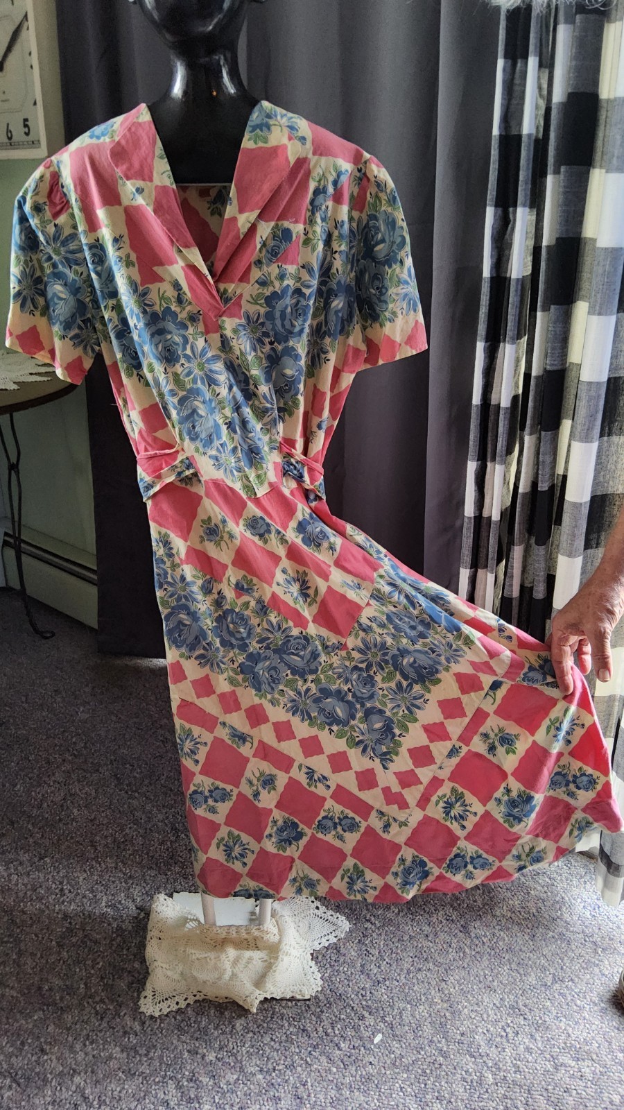 VTG HOUSE DRESS 1940s COTTON PRINT WWII Yrs. Size Small. Pink Blue Floral Checks