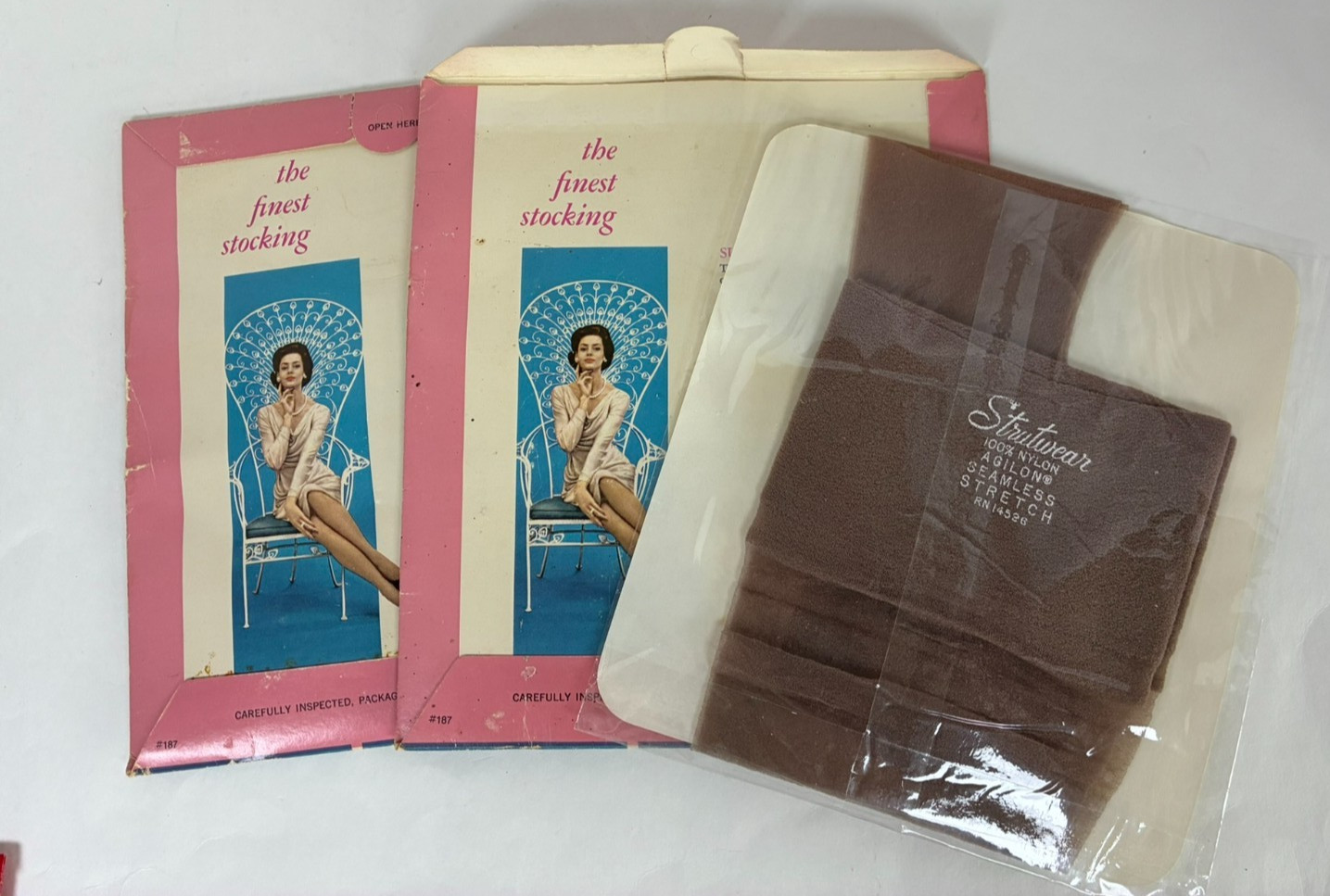 2 Pr NOS Vintage Strutwear Seamless Nylon Stockings Petite 8.5–9 Moonrise Taupe