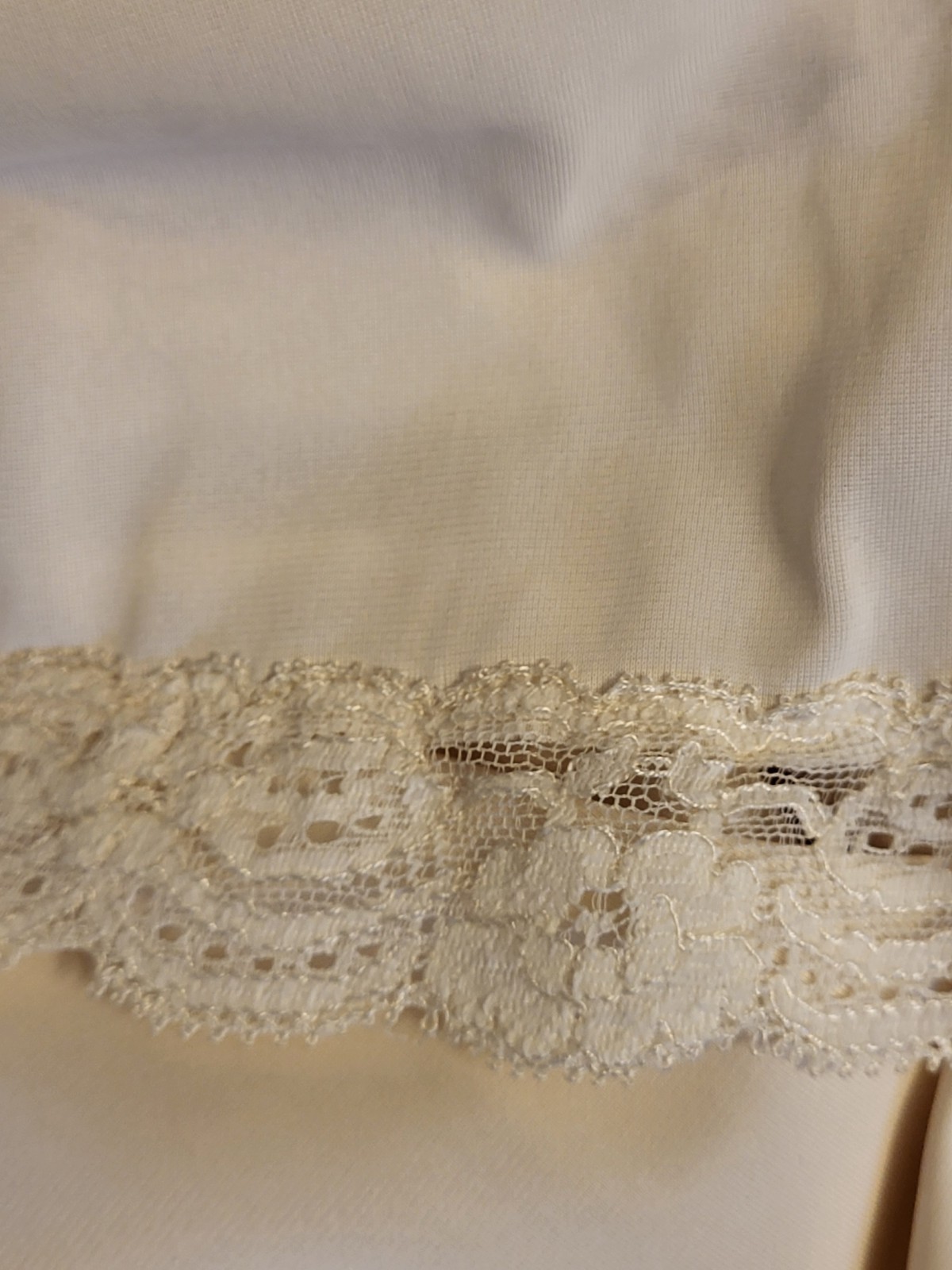 Shadowline Vintage 70s Ivory Full Length 1/2 Slip Lace Trim