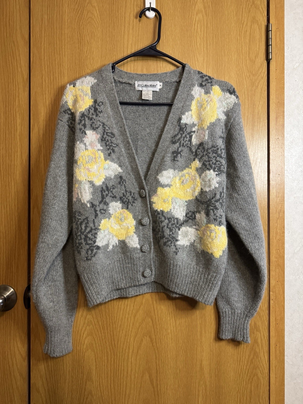 Womens MEDIUM Angora Lambswool Gray Cardigan Floral Cottagecore Teacher Casual