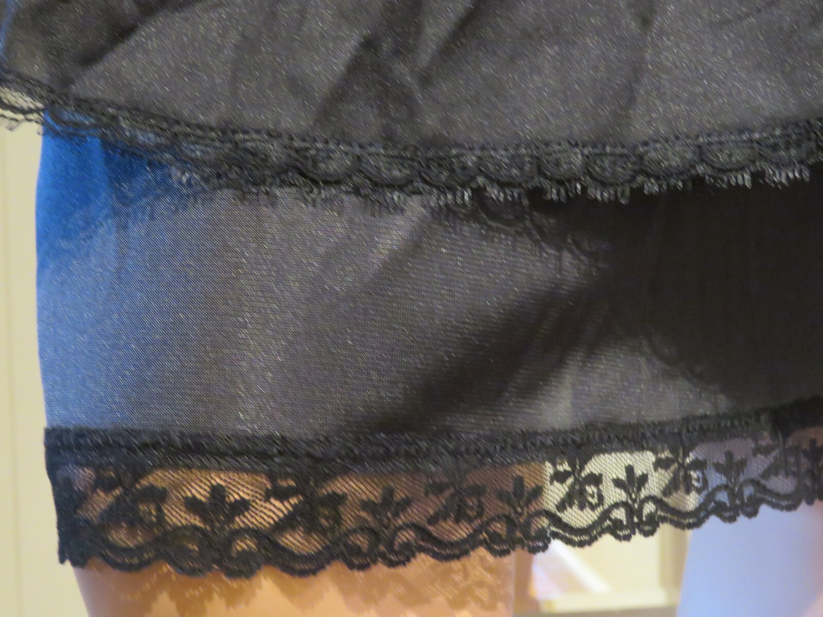 ll Two Half-Slip Warner&rsquo;s Style 55300 USA 22&Prime; Long Nylon & Lace Size Small Black