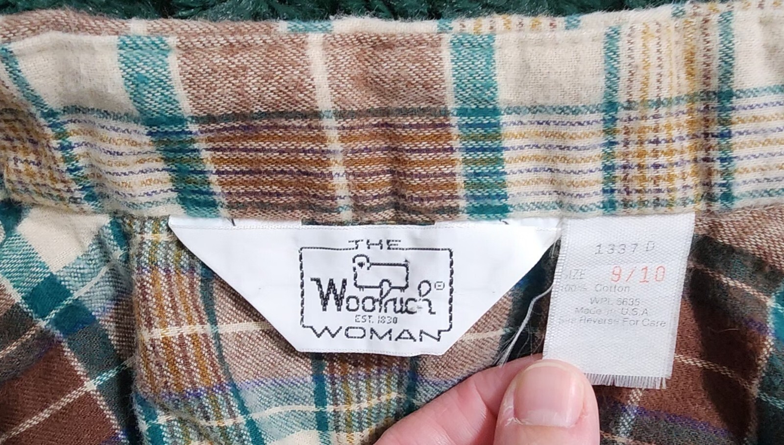 Vintage Woolrich Ladies 9/10 LS Green Brown Plaid Button Up Flannel Shirt