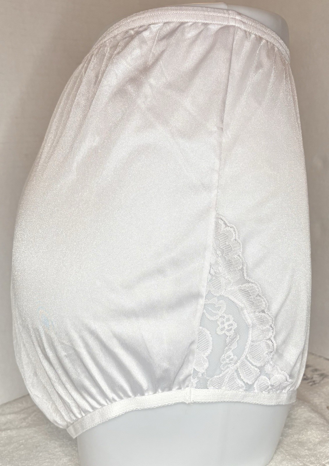Vanity Fair Lace Nouveau Shiny Nylon Panty Full Semi Sheer 11/4XL Pure White NWT