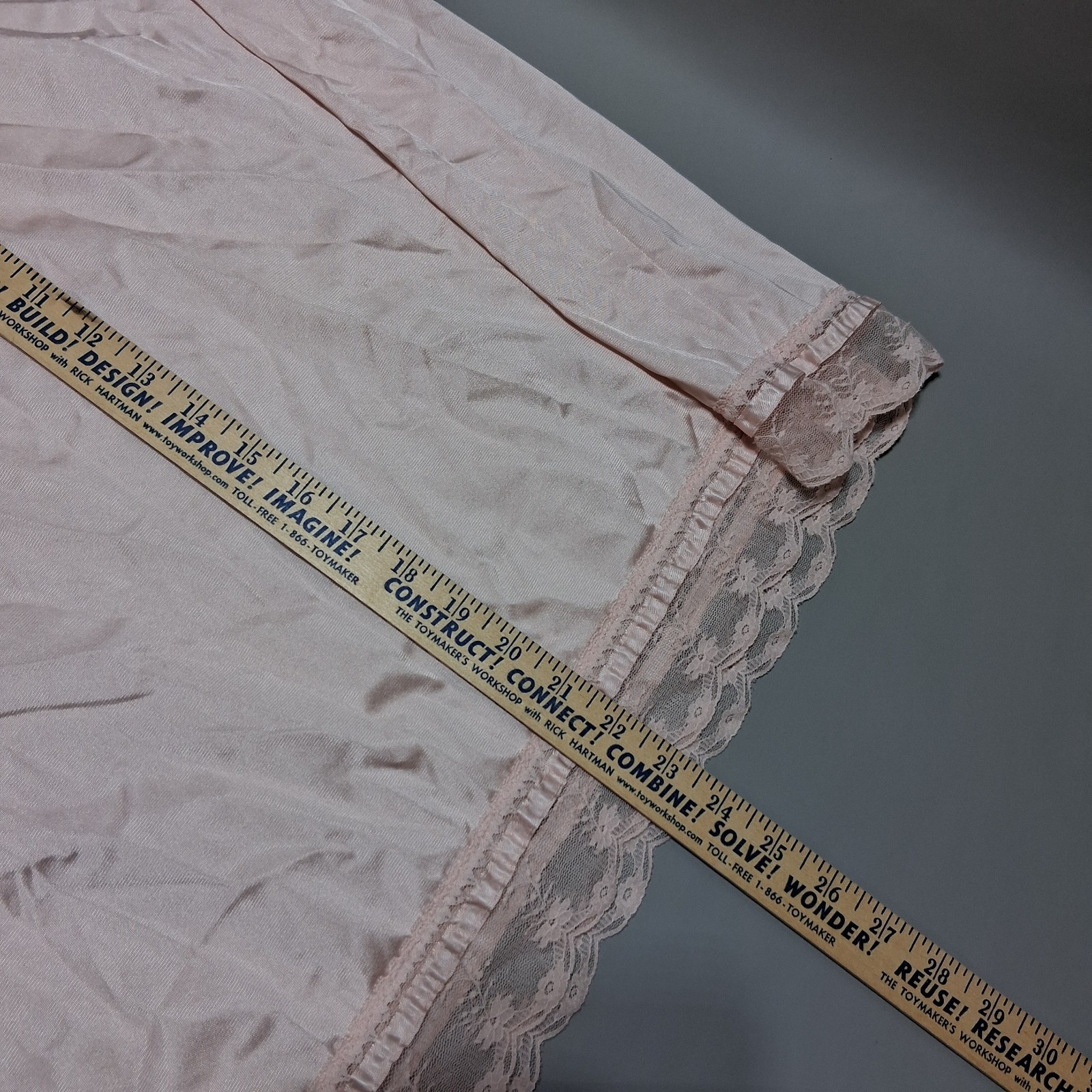 Vintage 1970s Formfit Solid Pink Lace Trim Half Slip – Size Medium