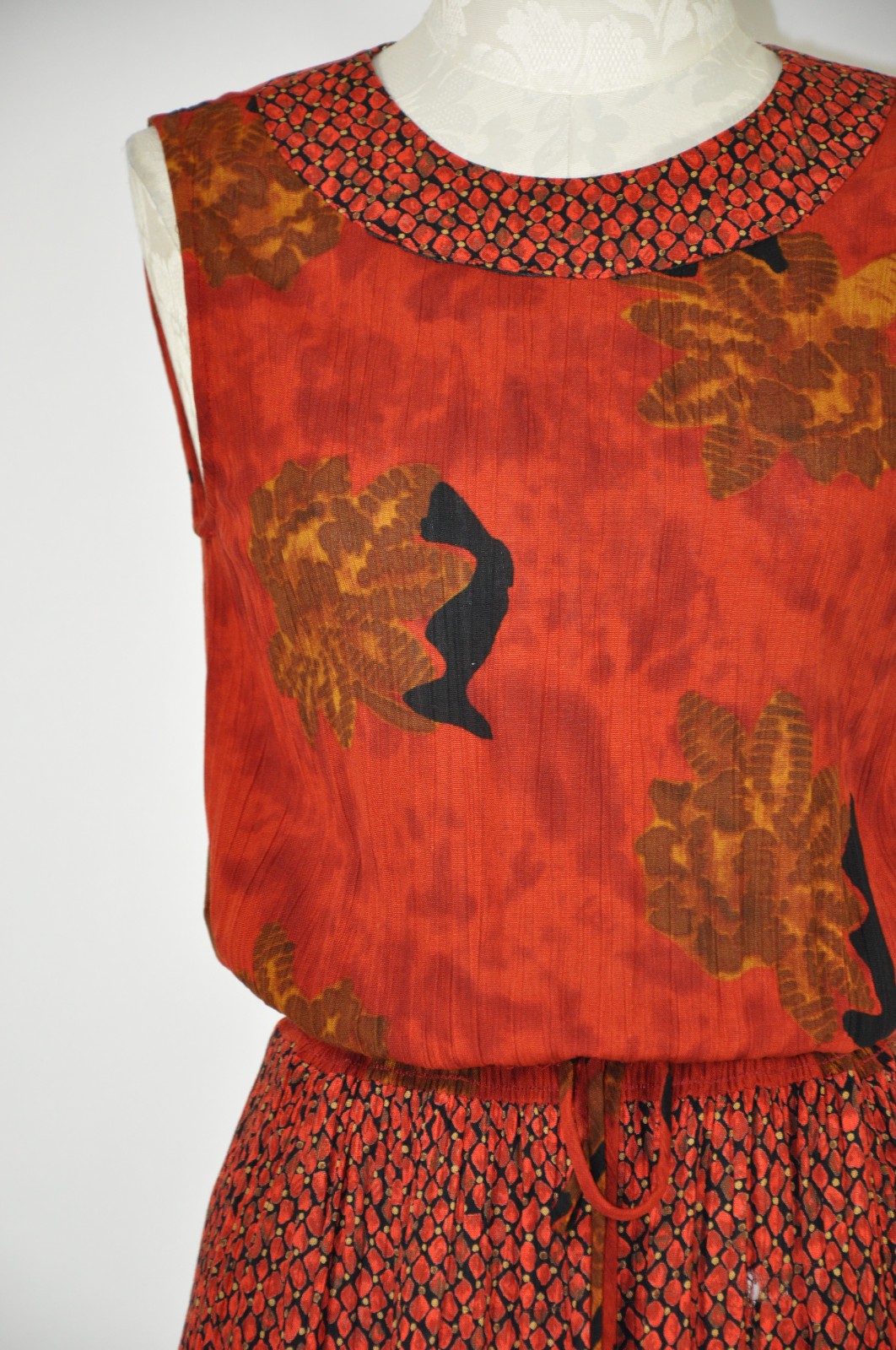 90s Vintage Rust Red Rayon Autumn Leaf Print Sleeveless Midi Dress Women S M